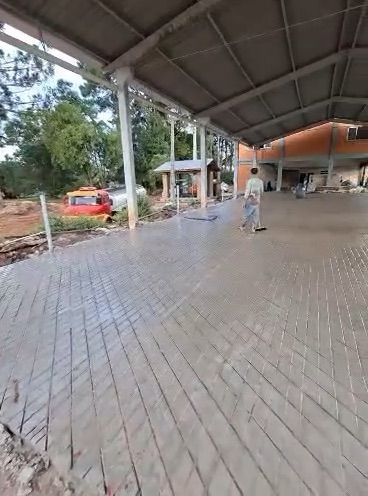 Área coberta em concreto, vídeo 1